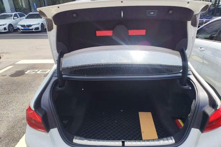 Used BMW 5 Series 2020 530Li xDrive Luxury Package Trunk