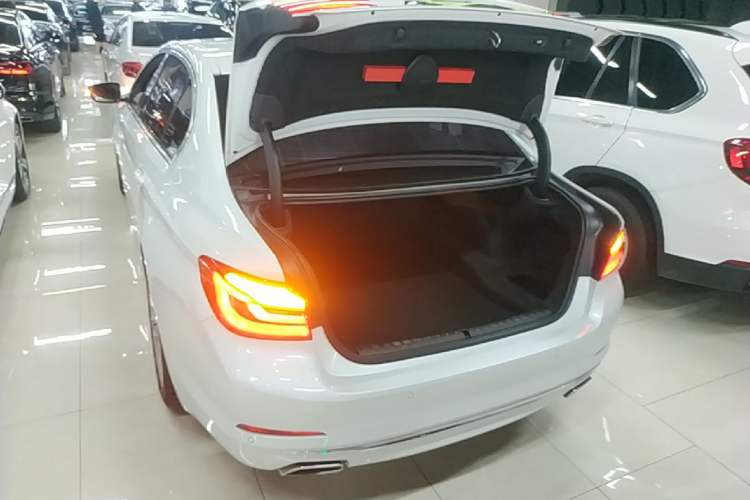 Used BMW 5 Series 2020 525Li Luxury Package Trunk