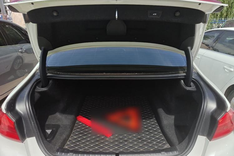 Used BMW 5 Series 2020 530Li xDrive Luxury Package Trunk