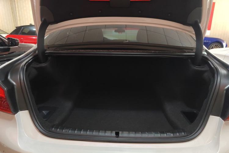 Used BMW 5 Series 2020 530Li Luxury Edition M Sport Package Trunk
