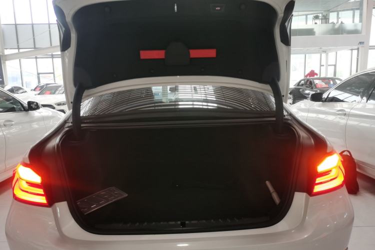 Used BMW 5 Series 2020 525Li Luxury Package Trunk