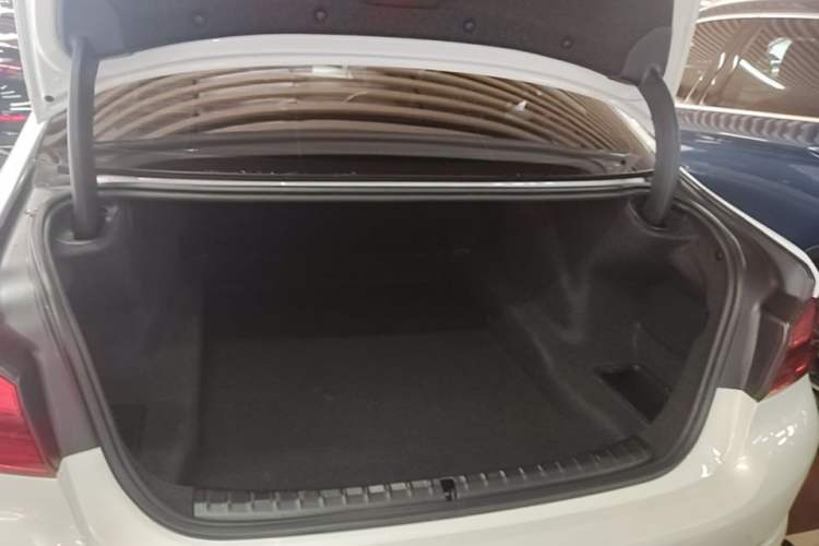 Used BMW 5 Series 2020 530Li Leading Edition Luxury Package Trunk