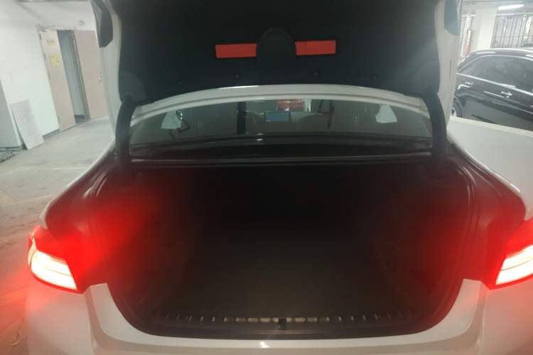 Used BMW 5 Series 2020 525Li M Sport Package Trunk