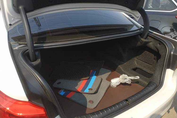Used BMW 5 Series 2020 525Li Luxury Package Trunk