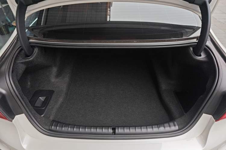 Used BMW 5 Series 2020 530Li Leading Model M Sport Package Trunk