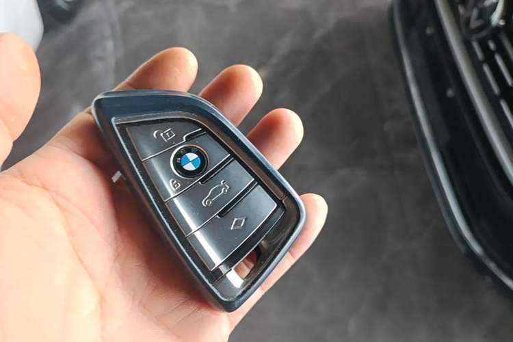 Used BMW 5 Series 2020 530Li xDrive Luxury Package Vehicle Key