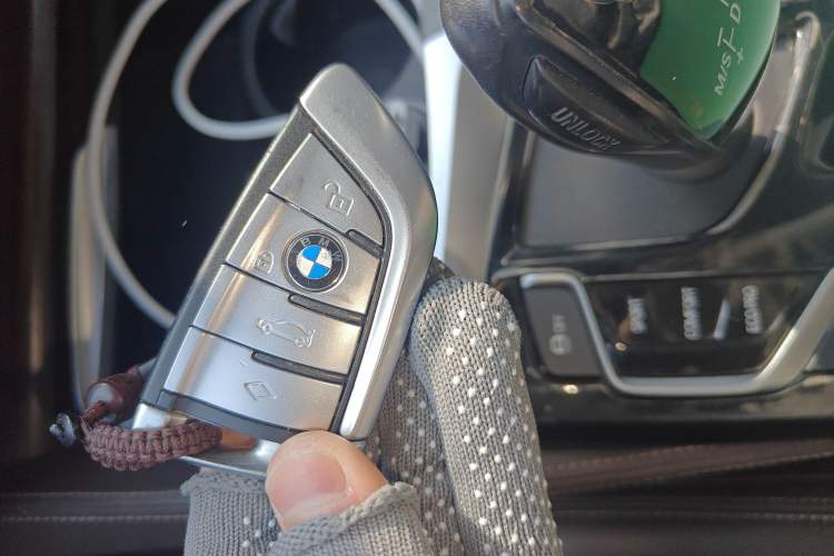 Used BMW 5 Series 2020 530Li xDrive Luxury Package Vehicle Key