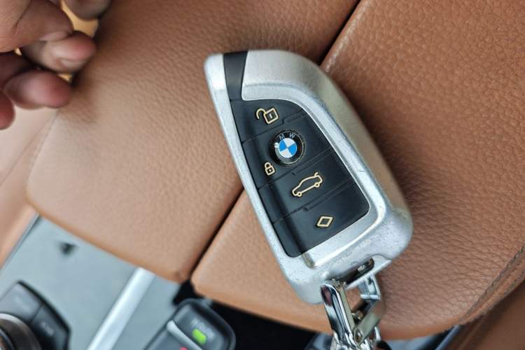 Used BMW 5 Series 2020 530Li Luxury Edition M Sport Package Vehicle Key