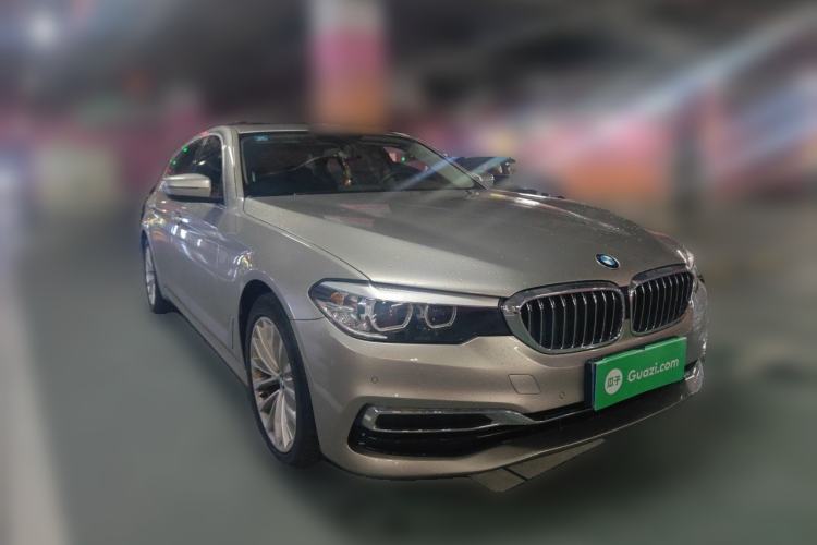 Used BMW 5 Series 2020 525Li Luxury Package Front Right 45 Deg