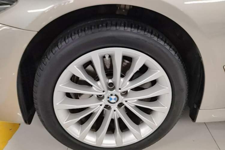 Used BMW 5 Series 2020 525Li Luxury Package Left Front Wheel Hub