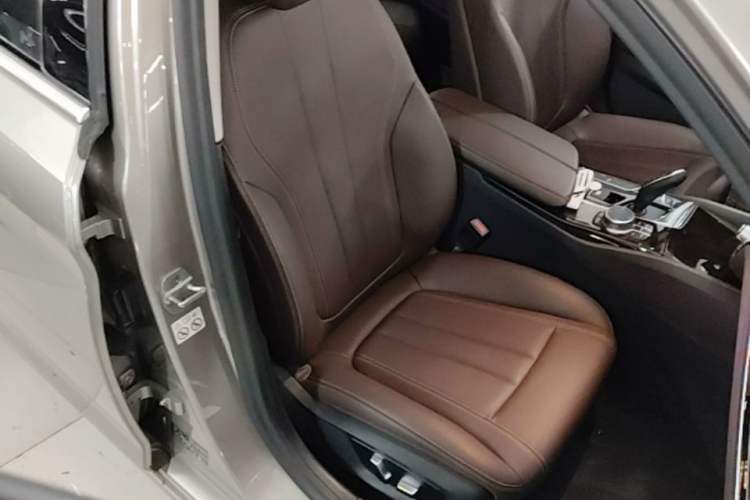 Used BMW 5 Series 2020 525Li Luxury Package Right Front Seat