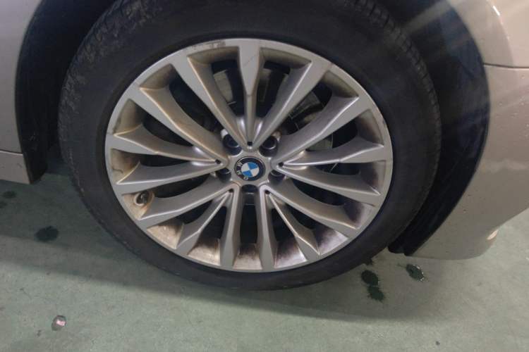 Used BMW 5 Series 2020 525Li Luxury Package Right Front Wheel Hub