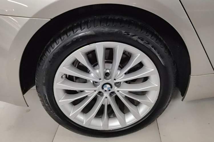 Used BMW 5 Series 2020 525Li Luxury Package Right Rear Wheel Hub