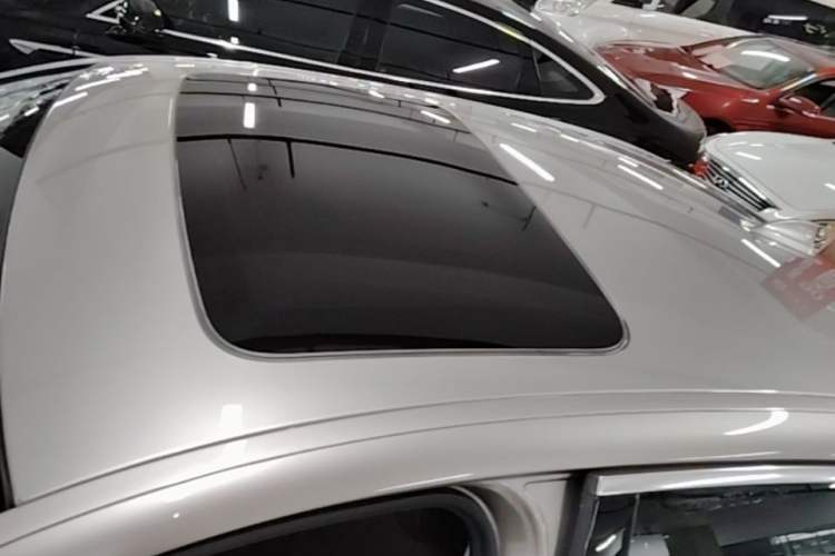 Used BMW 5 Series 2020 525Li Luxury Package Roof