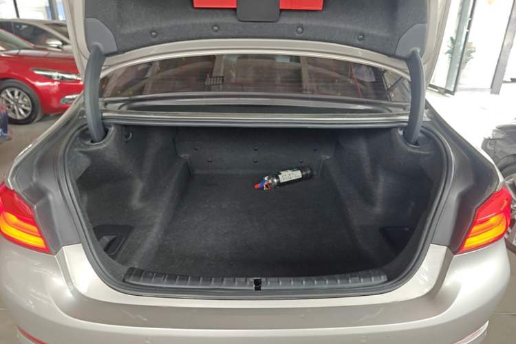 Used BMW 5 Series 2020 530Li Leading Edition Luxury Package Trunk