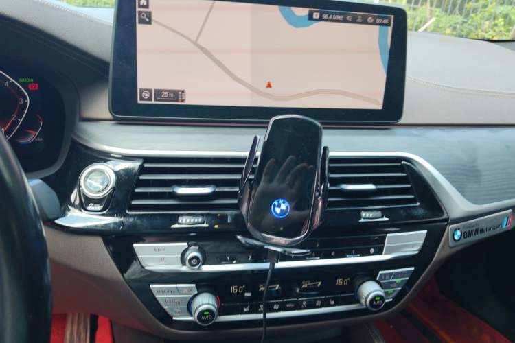 Used BMW 5 Series 2021 Facelifted 530Li Leading Edition M Sport Package Audio And AC Panel
