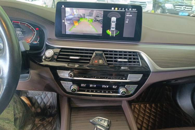 Used BMW 5 Series 2021 530Li xDrive Luxury Package Audio And AC Panel