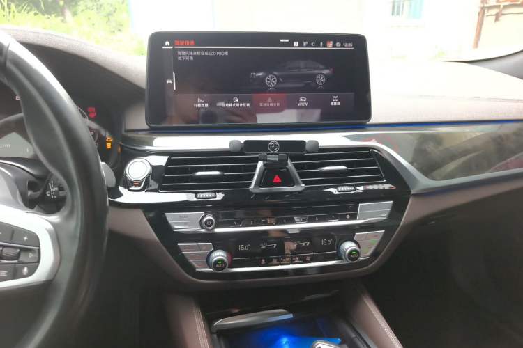 Used BMW 5 Series 2021 525Li M Sport Package Audio And AC Panel