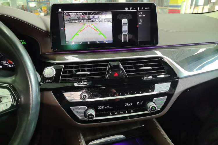 Used BMW 5 Series 2021 525Li Luxury Package Audio And AC Panel