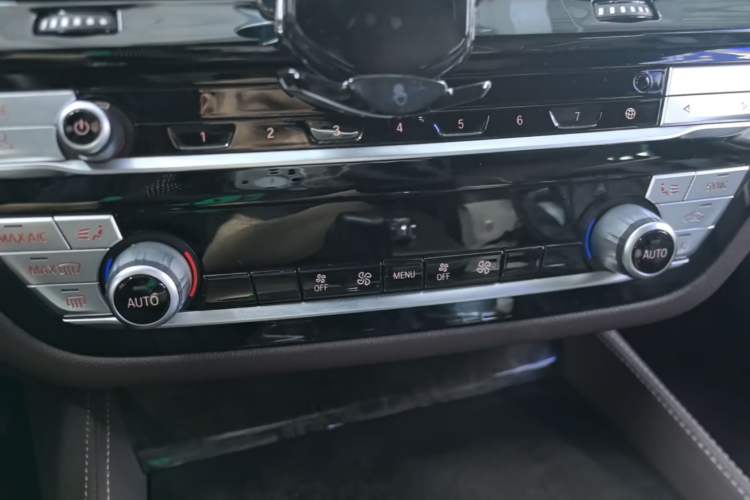 Used BMW 5 Series 2021 525Li M Sport Package Audio And AC Panel