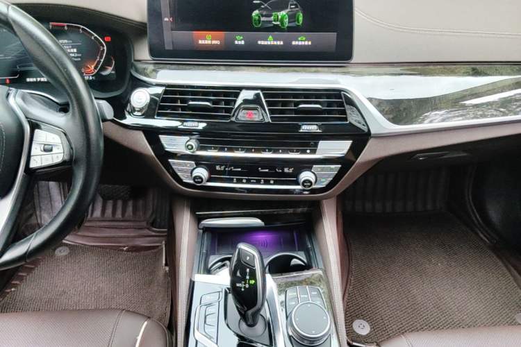 Used BMW 5 Series 2021 525Li Luxury Package Audio And AC Panel