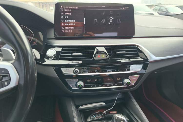 Used BMW 5 Series 2021 530Li Leading Model M Sport Package Audio And AC Panel