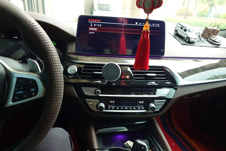 Used BMW 5 Series 2021 Restyled 530Li Luxury Edition M Sport Package Audio And AC Panel
