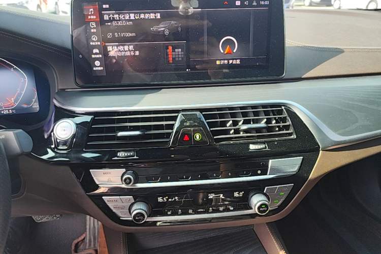 Used BMW 5 Series 2021 Facelifted 530Li Leading Edition M Sport Package Audio And AC Panel
