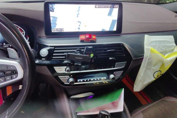 Used BMW 5 Series 2021 530Li Luxury Edition M Sport Package Audio And AC Panel