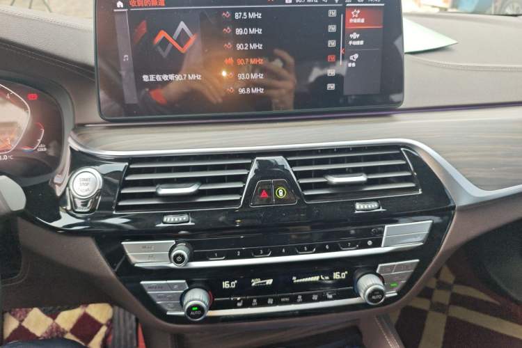 Used BMW 5 Series 2021 530Li Leading Luxury Package Audio And AC Panel