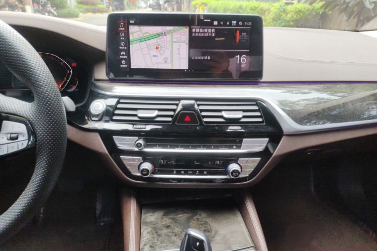 Used BMW 5 Series 2021 525Li Luxury Package Audio And AC Panel