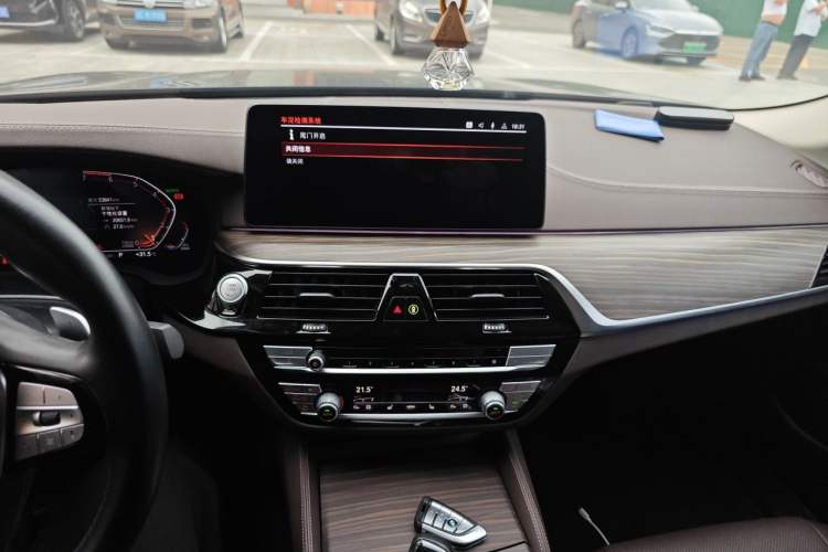 Used BMW 5 Series 2021 Restyled 530Li Leading Edition Luxury Package Audio And AC Panel