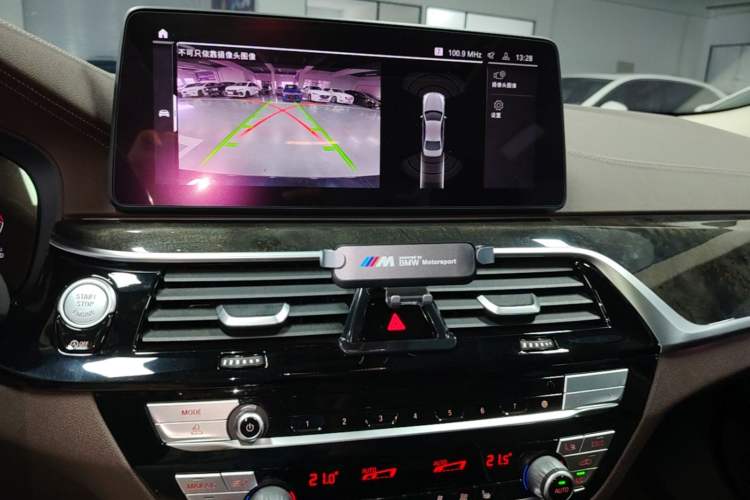 Used BMW 5 Series 2021 525Li Luxury Package Audio And AC Panel