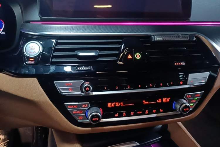 Used BMW 5 Series 2021 530i Sport Line M Sport Package Audio And AC Panel