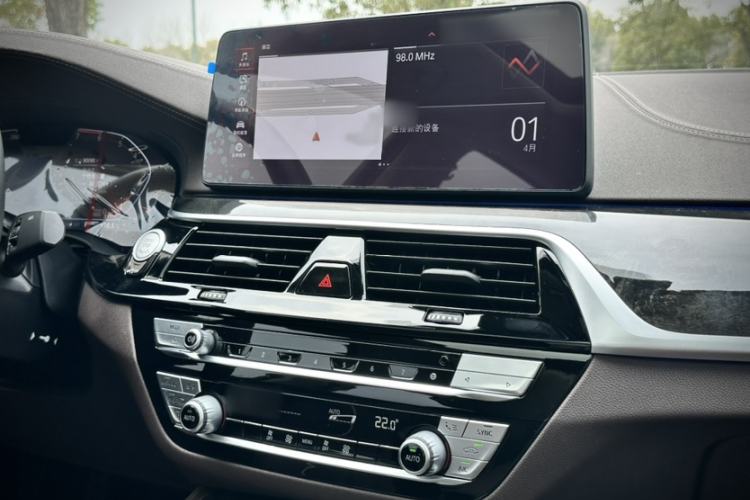 Used BMW 5 Series 2021 525Li Luxury Package Audio And AC Panel