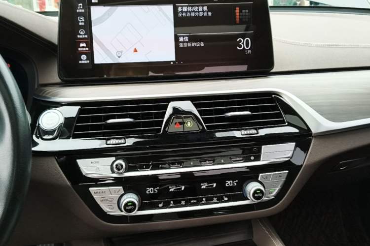 Used BMW 5 Series 2021 530Li Leading Luxury Package Audio And AC Panel