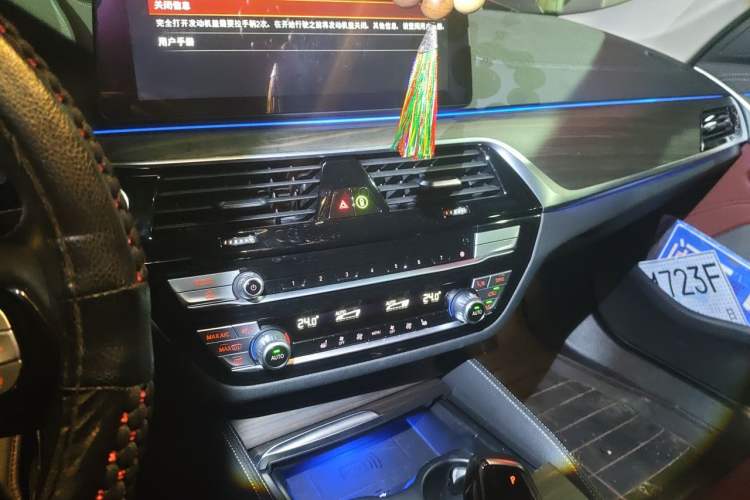 Used BMW 5 Series 2021 530Li Leading Luxury Package Audio And AC Panel