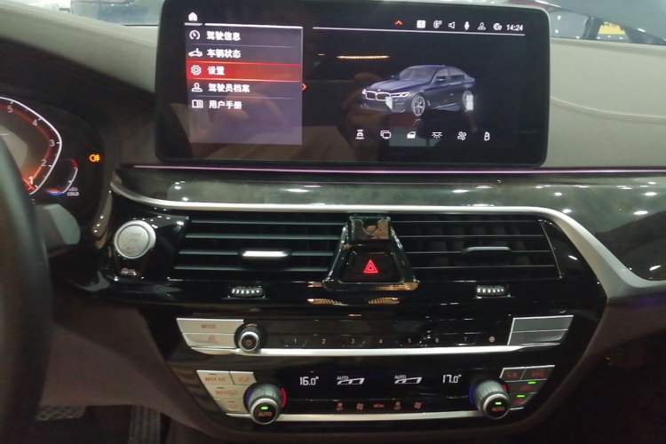 Used BMW 5 Series 2021 Facelifted 525Li M Sport Package Audio And AC Panel