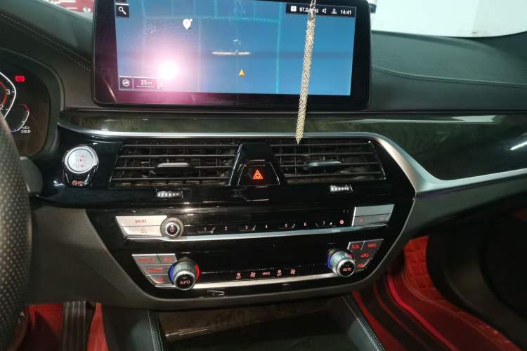 Used BMW 5 Series 2021 525Li M Sport Package Audio And AC Panel