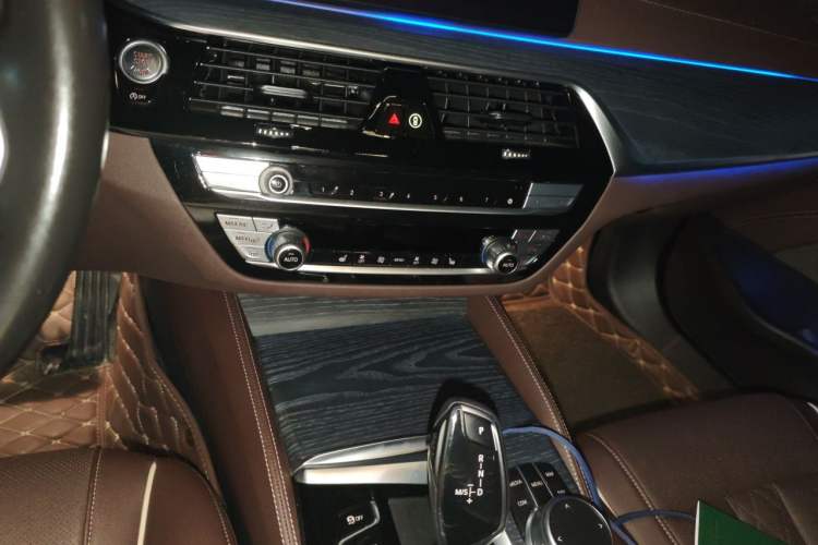 Used BMW 5 Series 2021 Facelifted 530Li Leading Edition M Sport Package Audio And AC Panel