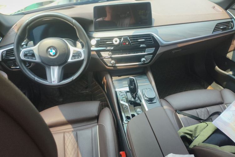 Used BMW 5 Series 2021 530Li Luxury Edition M Sport Package Center Console
