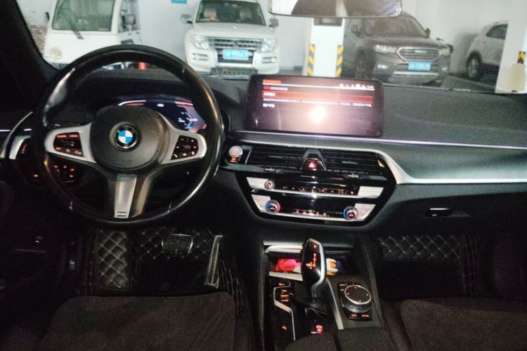 Used BMW 5 Series 2021 525i M Sport Package Center Console