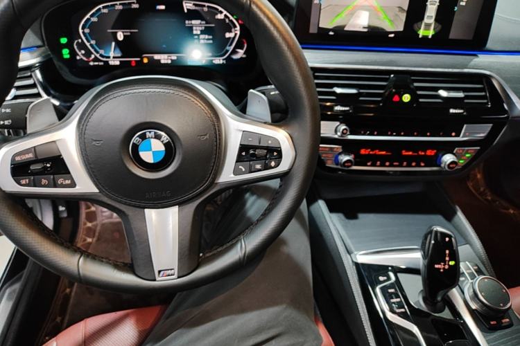 Used BMW 5 Series 2021 530Li Leading Model M Sport Package Center Console