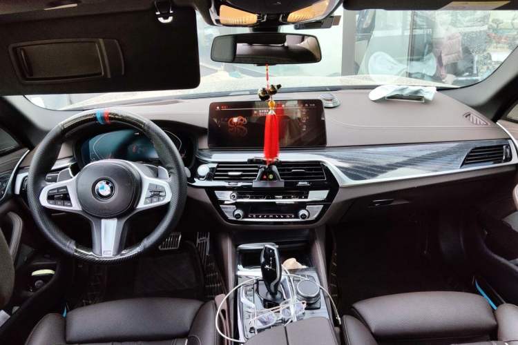 Used BMW 5 Series 2021 530Li Luxury Edition M Sport Package Center Console