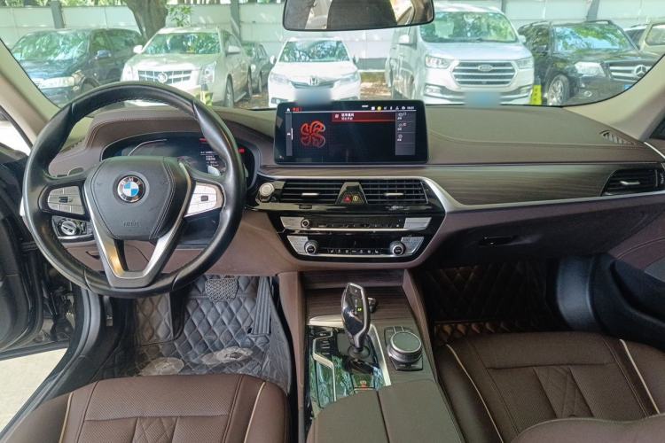 Used BMW 5 Series 2021 530Li xDrive Luxury Package Center Console