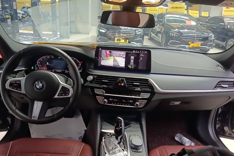 Used BMW 5 Series 2021 Facelifted 530Li Leading Edition M Sport Package Center Console