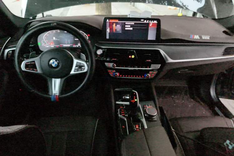 Used BMW 5 Series 2021 530Li Leading Model M Sport Package Center Console