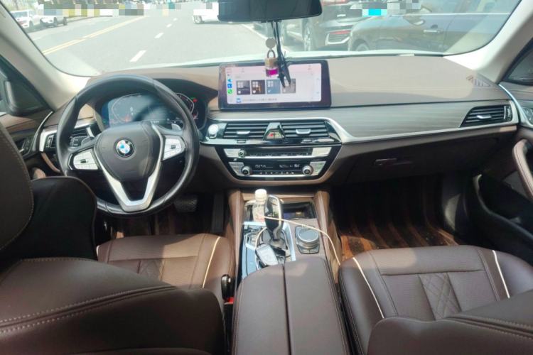 Used BMW 5 Series 2021 530Li xDrive Luxury Package Center Console