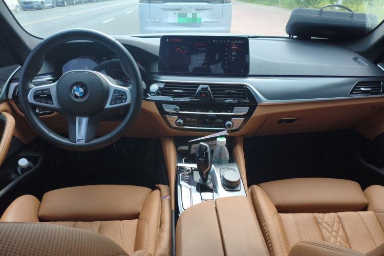 Used BMW 5 Series 2021 525i M Sport Package Center Console