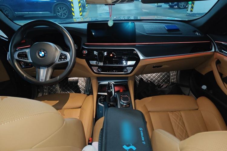 Used BMW 5 Series 2021 525i M Sport Package Center Console